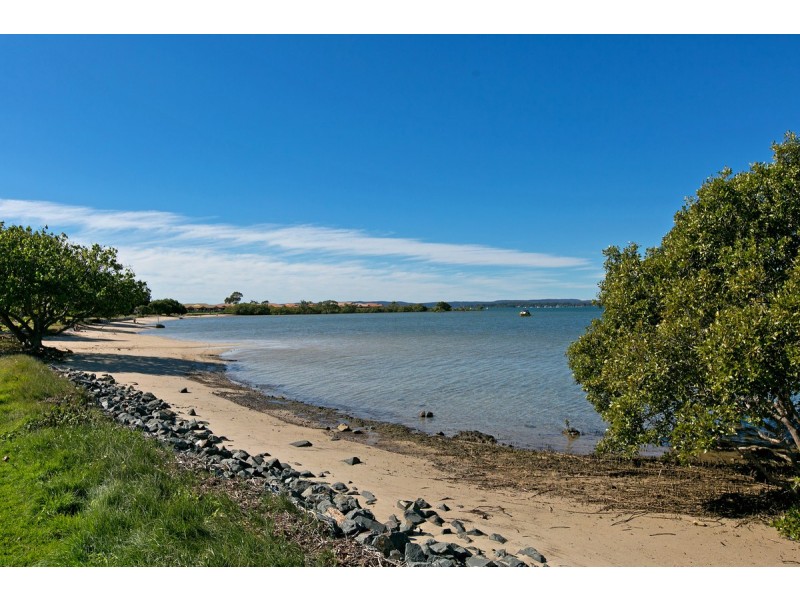 2/5 Thompson Street, Victoria Point QLD 4165