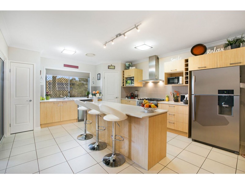 3 Magnetic Place, Redland Bay QLD 4165