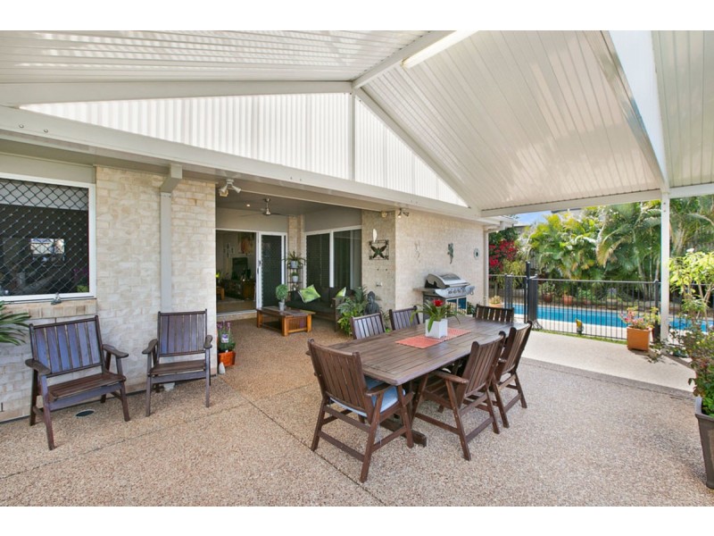 3 Magnetic Place, Redland Bay QLD 4165