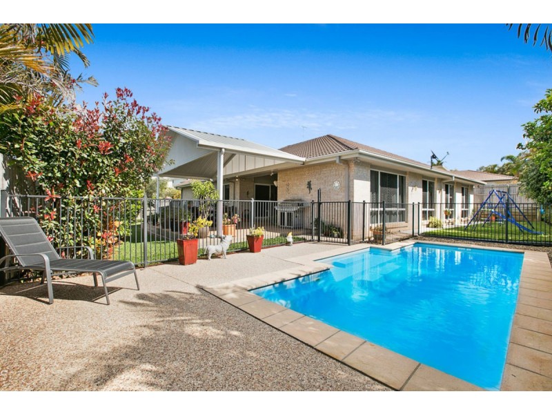 3 Magnetic Place, Redland Bay QLD 4165