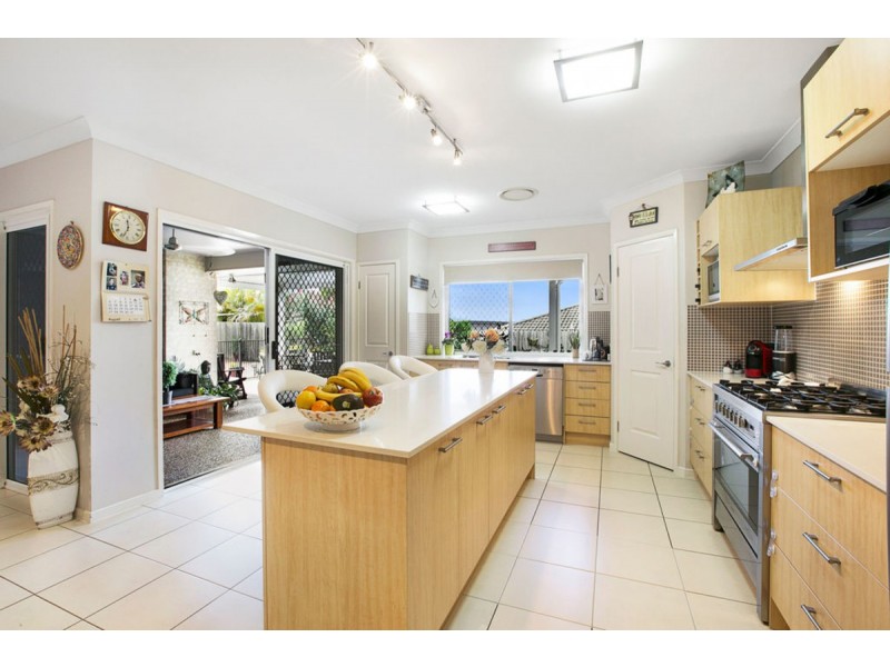 3 Magnetic Place, Redland Bay QLD 4165