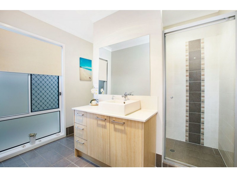 3 Magnetic Place, Redland Bay QLD 4165