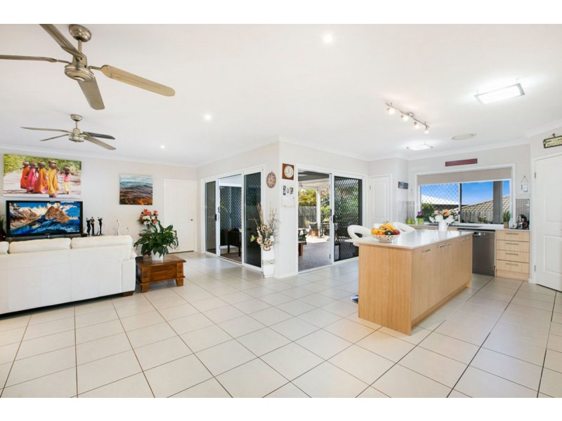 3 Magnetic Place, Redland Bay QLD 4165