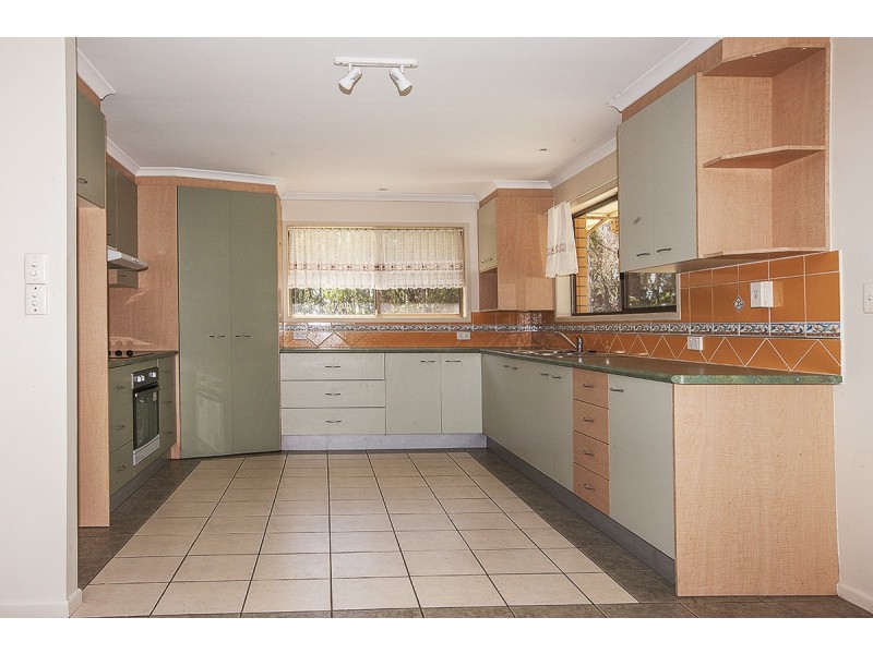 16 Rocky Passage Road, Redland Bay QLD 4165