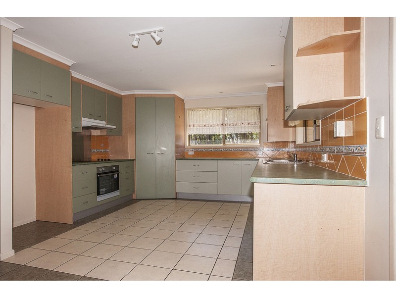 16 Rocky Passage Road, Redland Bay QLD 4165