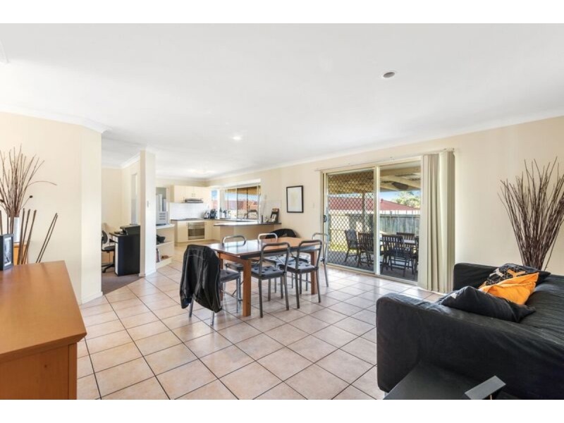 8 Fernwood Court, Victoria Point QLD 4165