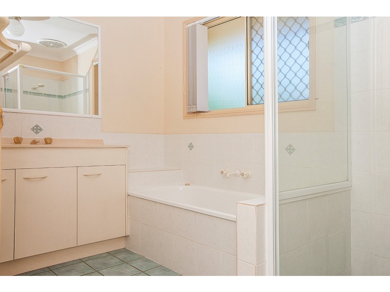 2/67 Benfer Road, Victoria Point QLD 4165