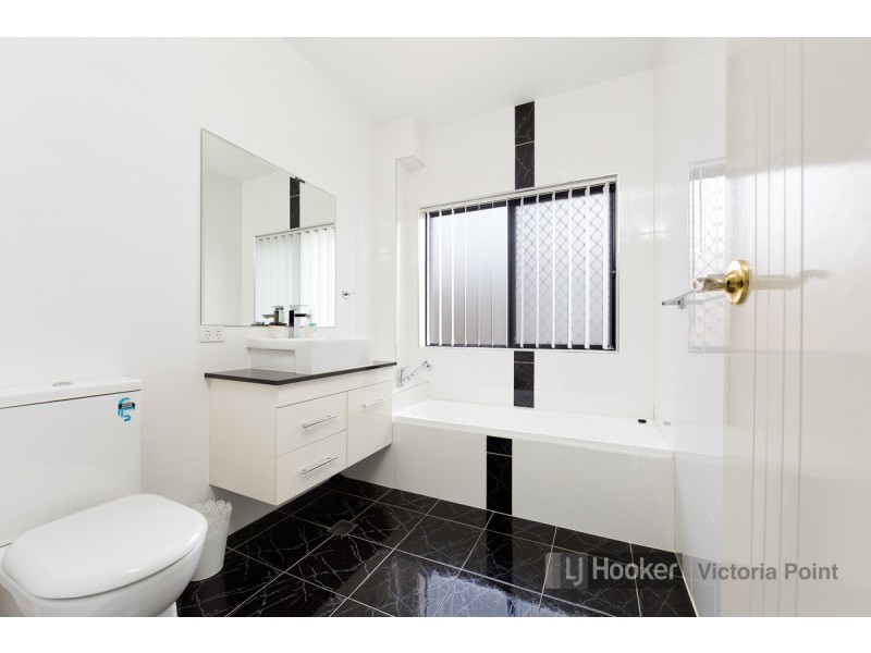 6 Hernandia Place, Mackenzie QLD 4156