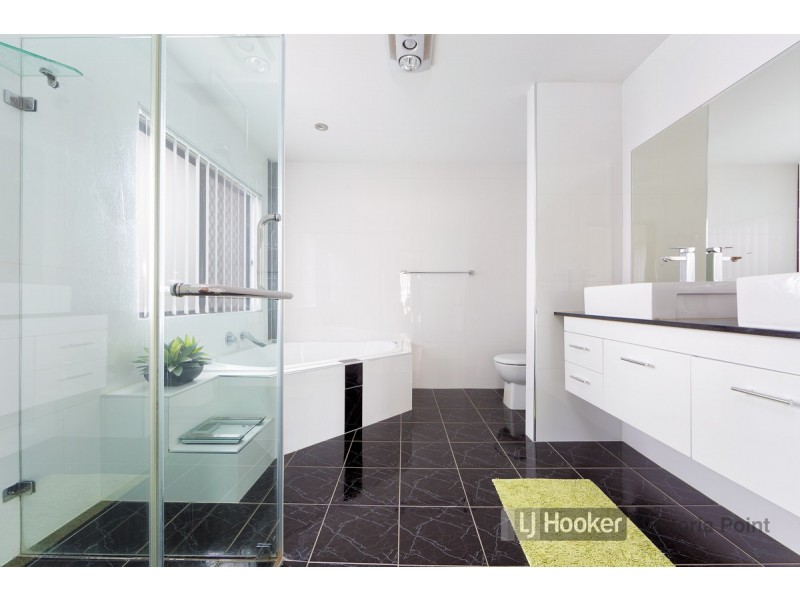 6 Hernandia Place, Mackenzie QLD 4156