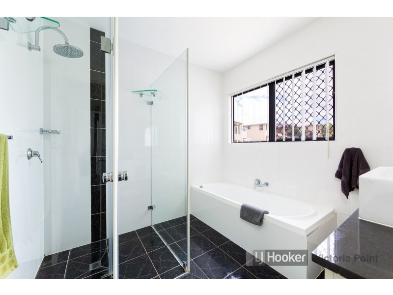 6 Hernandia Place, Mackenzie QLD 4156