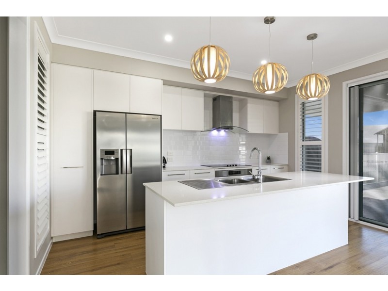 77 Waterville Drive, Thornlands QLD 4164