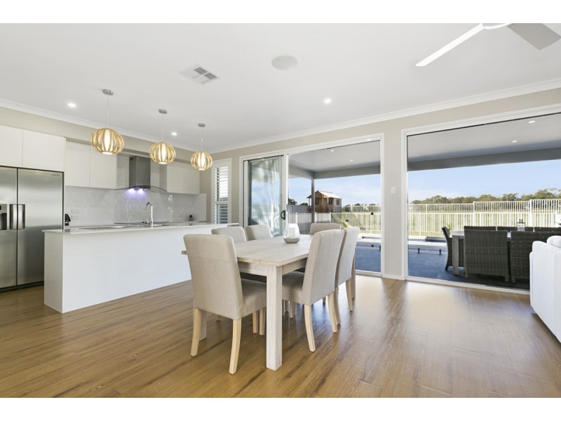 77 Waterville Drive, Thornlands QLD 4164