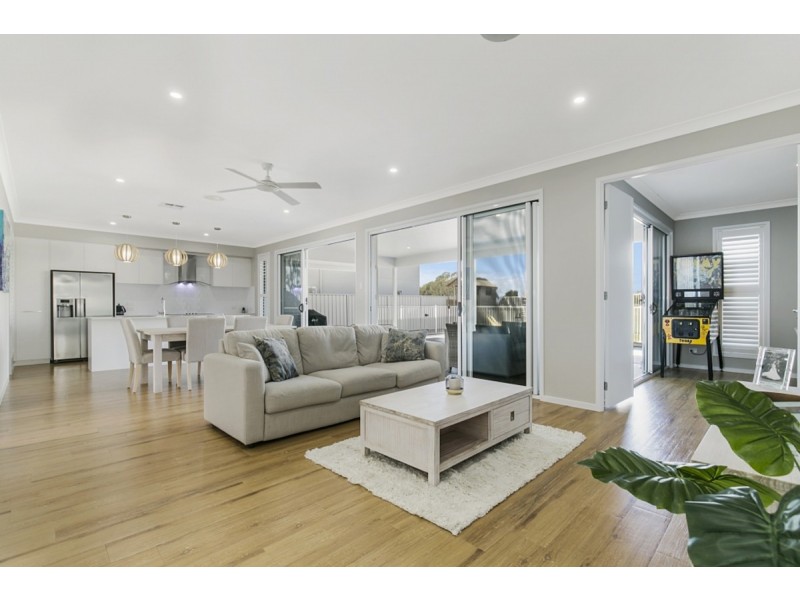 77 Waterville Drive, Thornlands QLD 4164