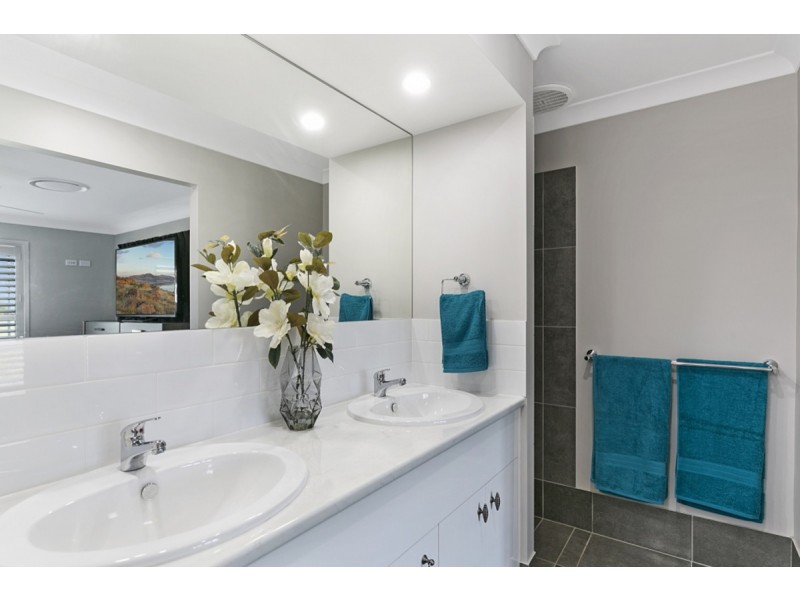 77 Waterville Drive, Thornlands QLD 4164