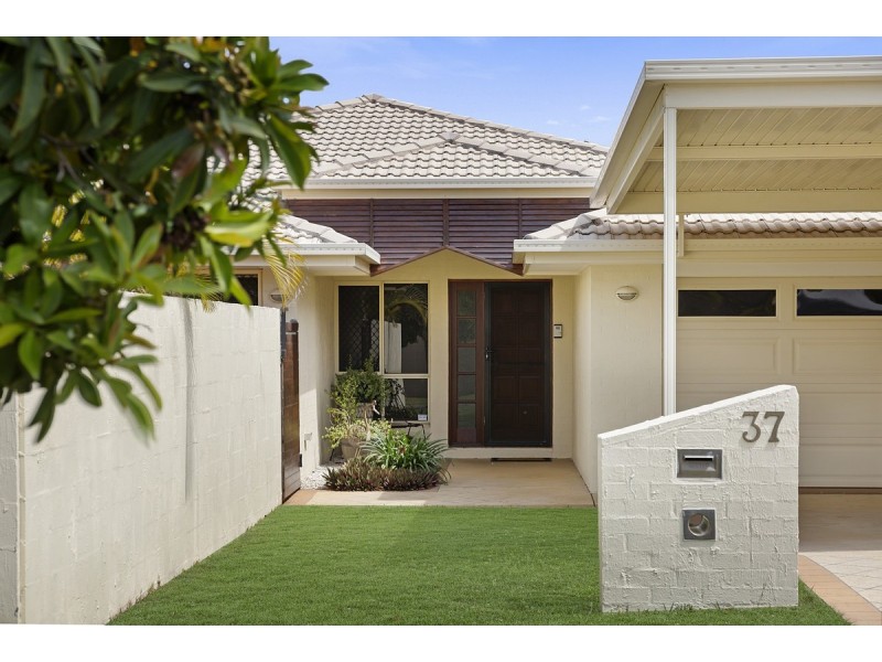 37 Attenborough Circuit, Redland Bay QLD 4165