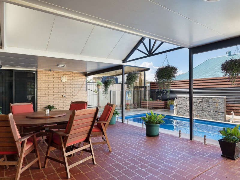 9 Brampton Close, Redland Bay QLD 4165