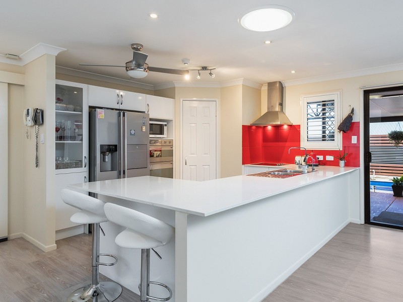 9 Brampton Close, Redland Bay QLD 4165