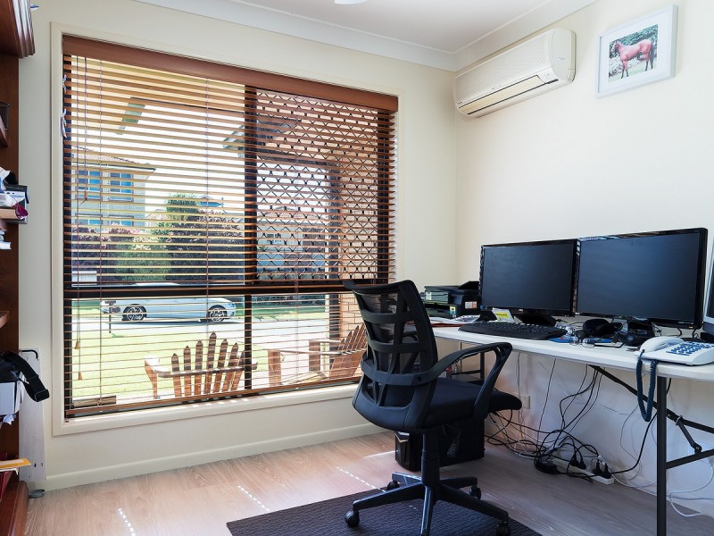 9 Brampton Close, Redland Bay QLD 4165