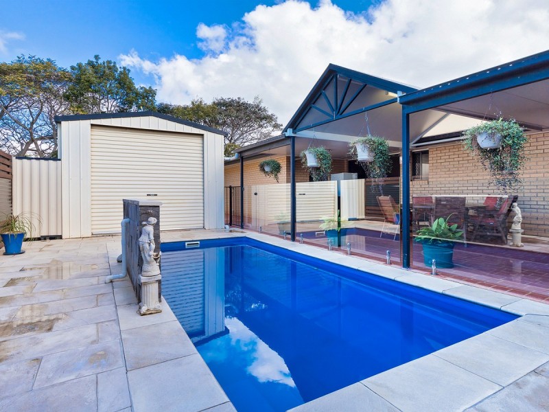9 Brampton Close, Redland Bay QLD 4165