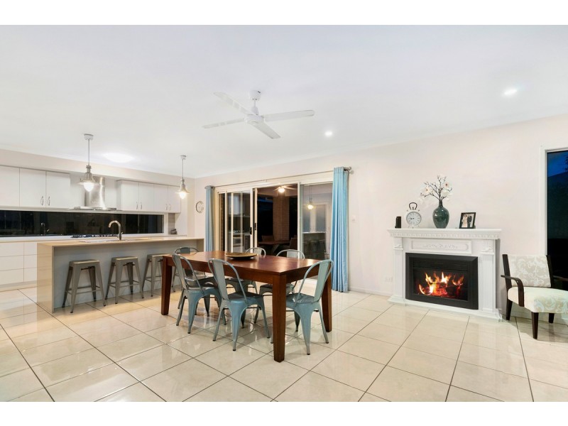 16 Acer Place, Redland Bay QLD 4165