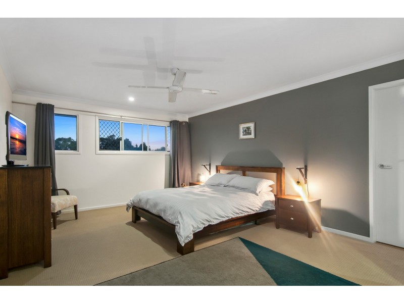 16 Acer Place, Redland Bay QLD 4165