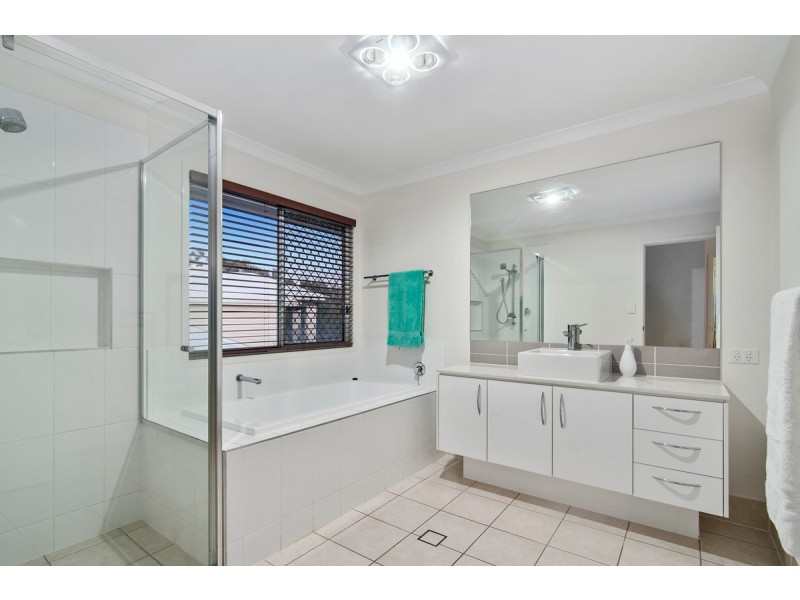 16 Acer Place, Redland Bay QLD 4165