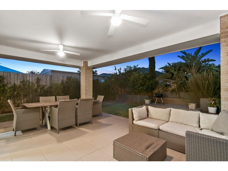 16 Acer Place, Redland Bay QLD 4165