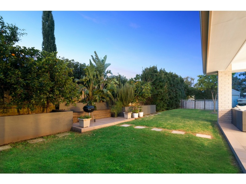 16 Acer Place, Redland Bay QLD 4165