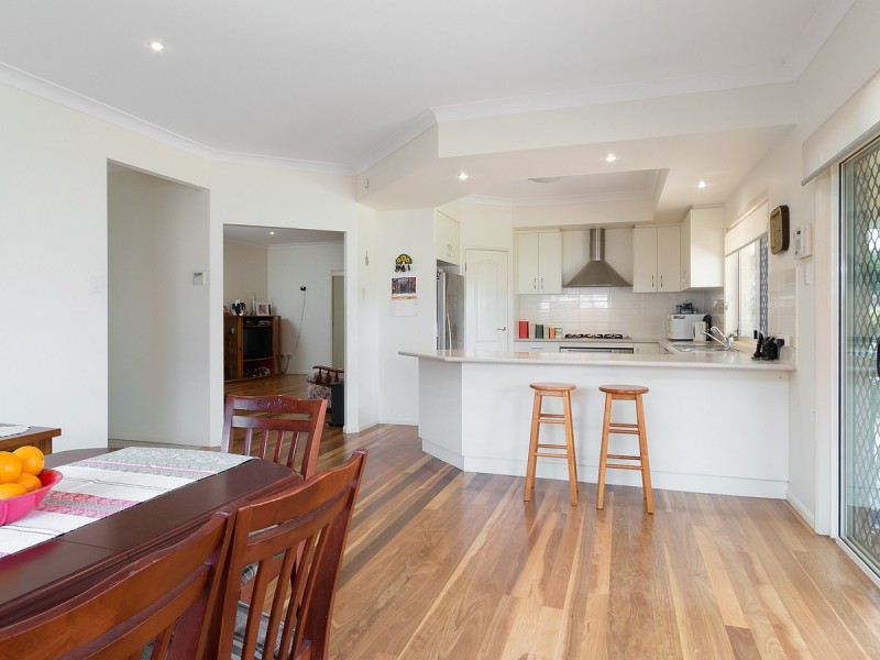 3 Pitman Place, Redland Bay QLD 4165