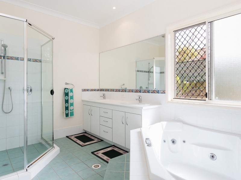 3 Pitman Place, Redland Bay QLD 4165