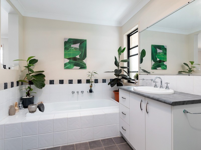 350 Esplanade via Albert Street, Redland Bay QLD 4165