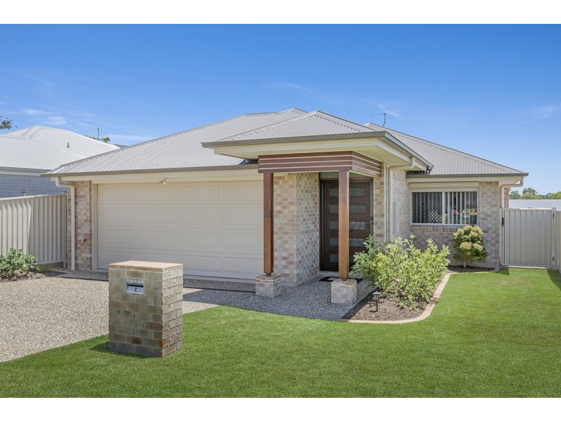 9 Isla Avenue, Redland Bay QLD 4165