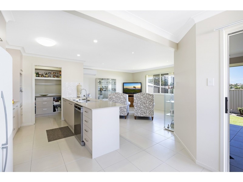 9 Isla Avenue, Redland Bay QLD 4165