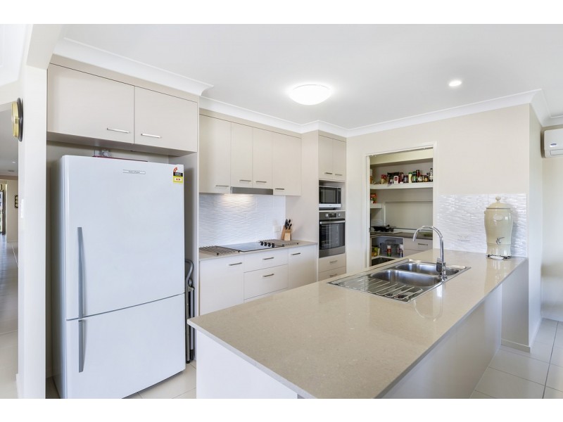 9 Isla Avenue, Redland Bay QLD 4165