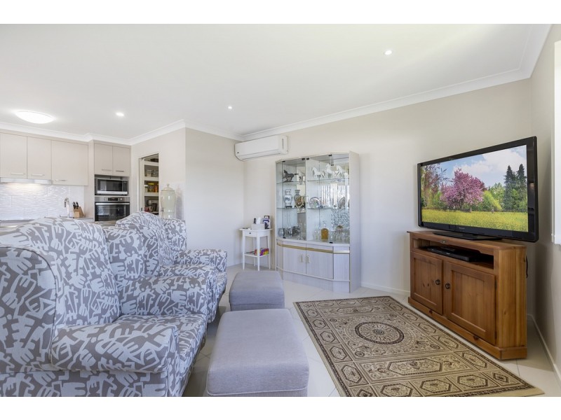 9 Isla Avenue, Redland Bay QLD 4165