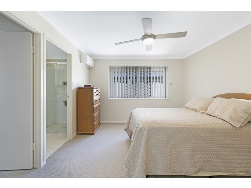 9 Isla Avenue, Redland Bay QLD 4165