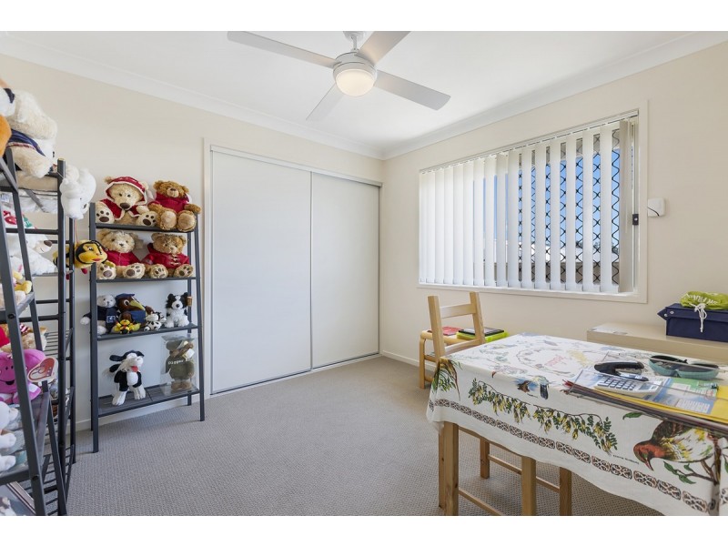 9 Isla Avenue, Redland Bay QLD 4165