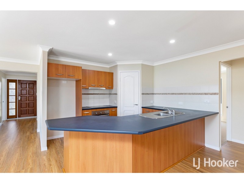 5 Anchor Place, Redland Bay QLD 4165