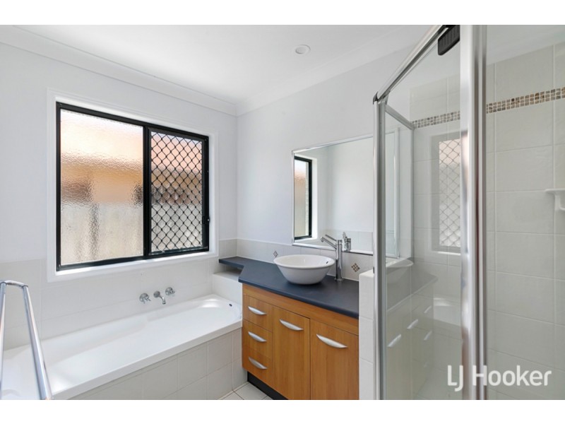 5 Anchor Place, Redland Bay QLD 4165