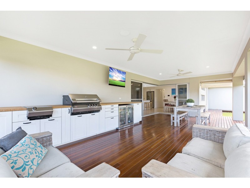 9 Daly Place, Redland Bay QLD 4165