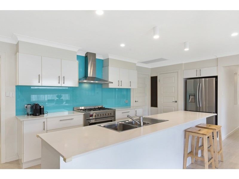 9 Daly Place, Redland Bay QLD 4165