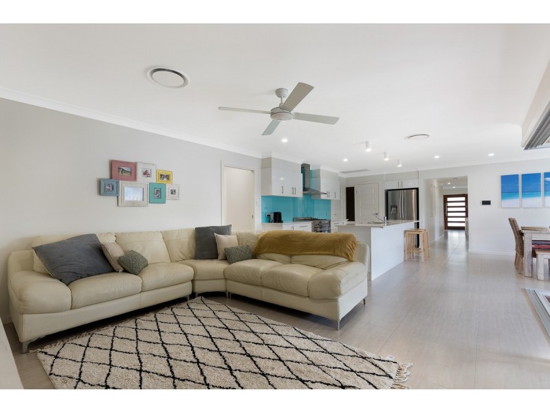 9 Daly Place, Redland Bay QLD 4165