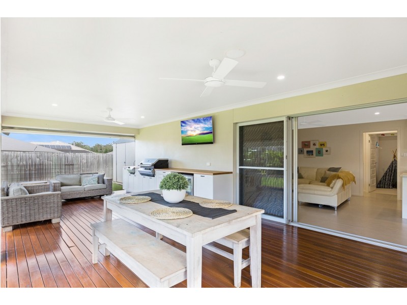 9 Daly Place, Redland Bay QLD 4165