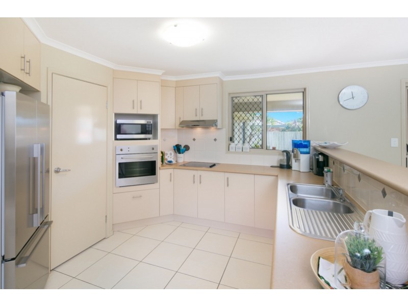 8 Gladebourne Crescent, Victoria Point QLD 4165