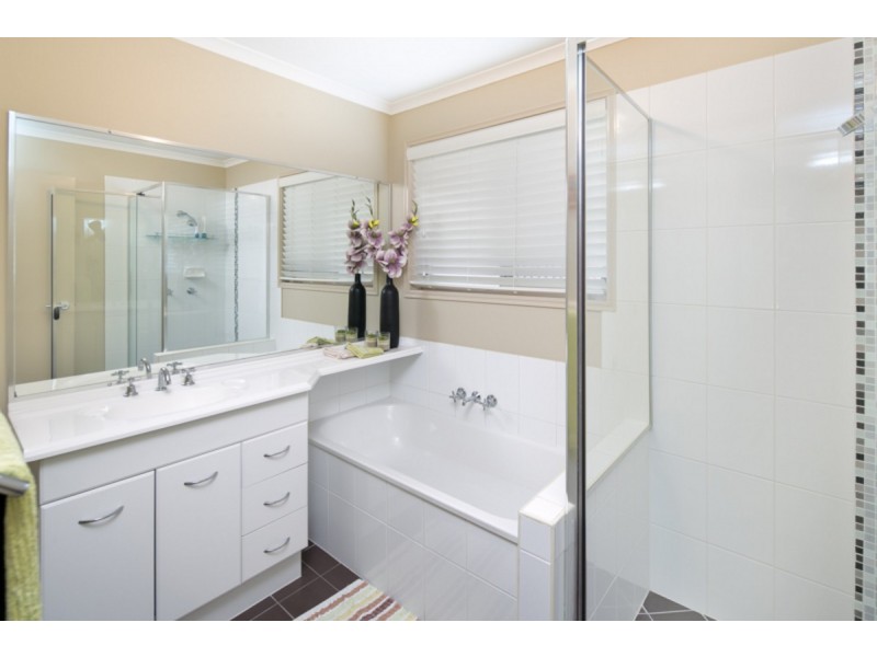 8 Gladebourne Crescent, Victoria Point QLD 4165
