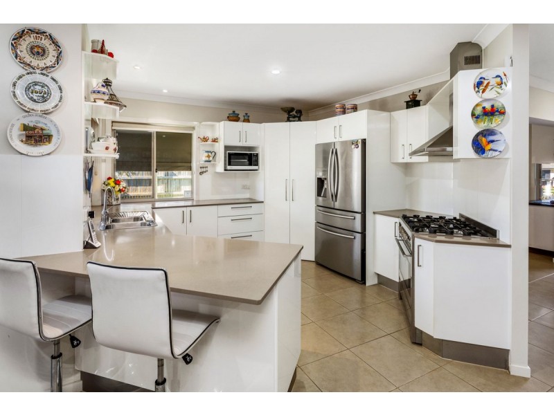 14 Daly Place, Redland Bay QLD 4165