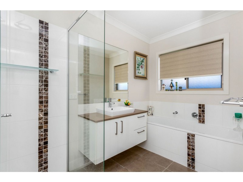 14 Daly Place, Redland Bay QLD 4165