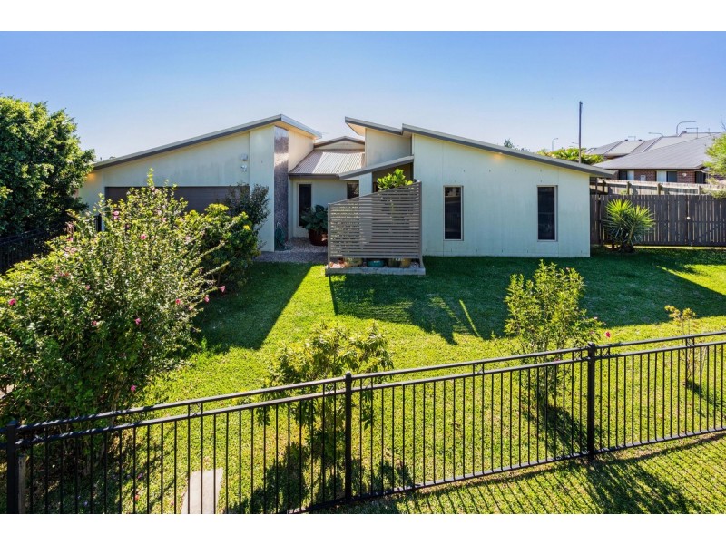 14 Daly Place, Redland Bay QLD 4165