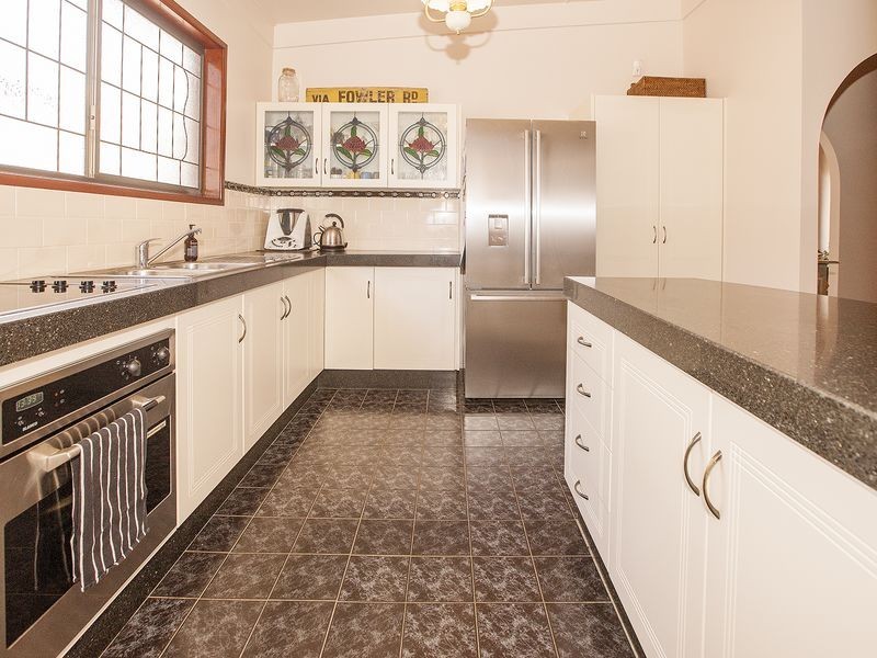 12 Phillip Street, Cleveland QLD 4163