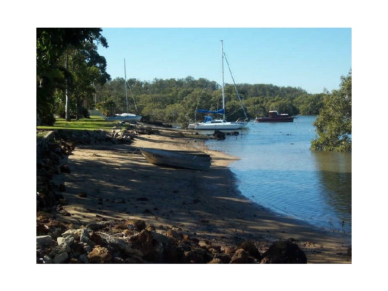 8 Waterfront Easement, Redland Bay QLD 4165